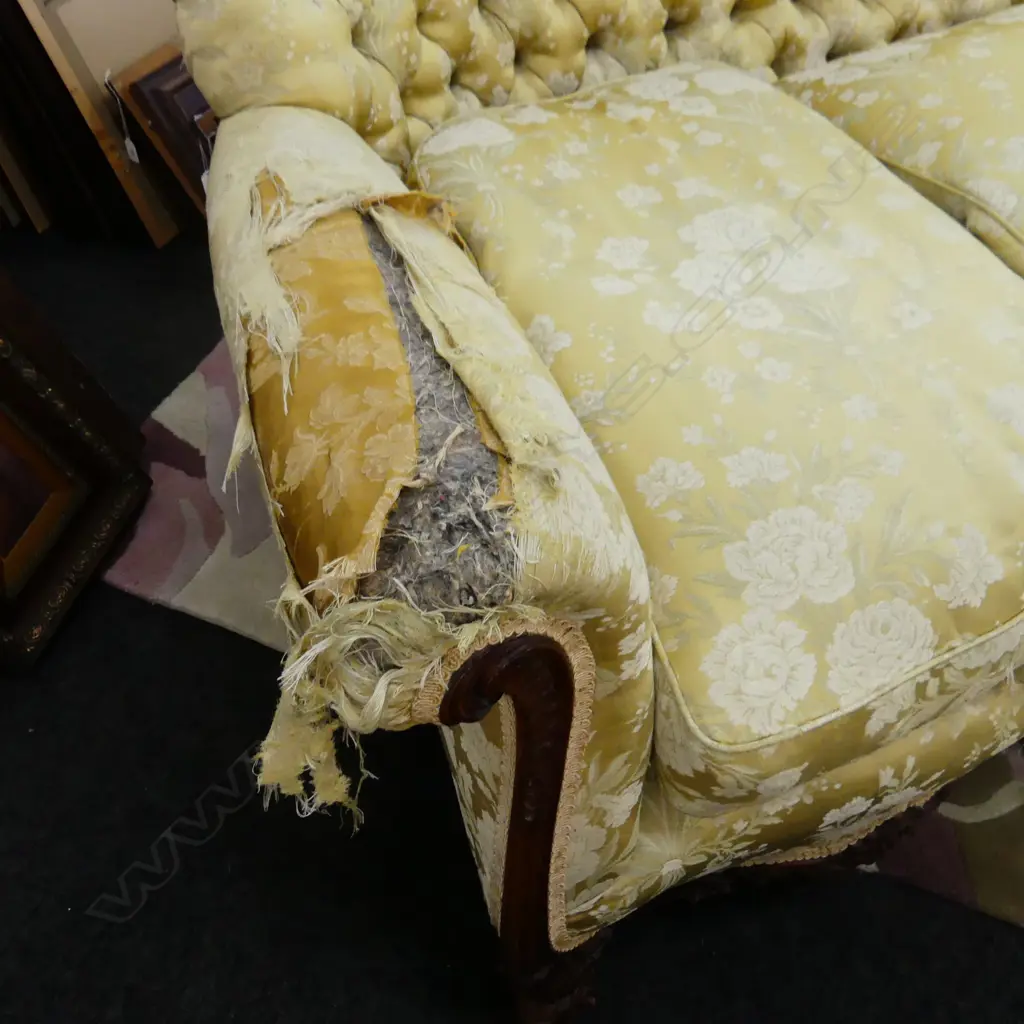 3 PC FRENCH CARVED LOUNGE SUITE DISTRESSED FABRIC Image 1++
