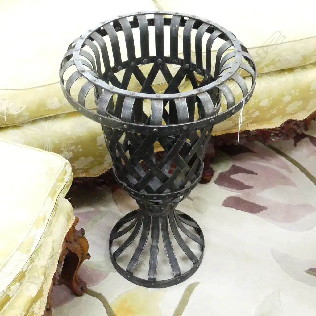 METAL URN / BRAZIER H.620mm Image 1++