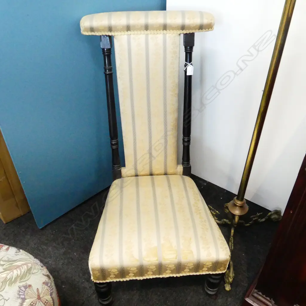VICTORIAN PRAYER CHAIR Image 1++