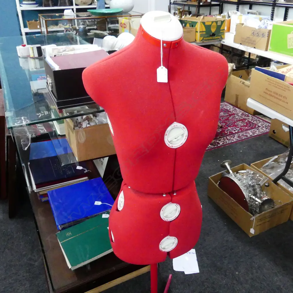 DRESS MAKERS MANNEQUIN  Image 1++