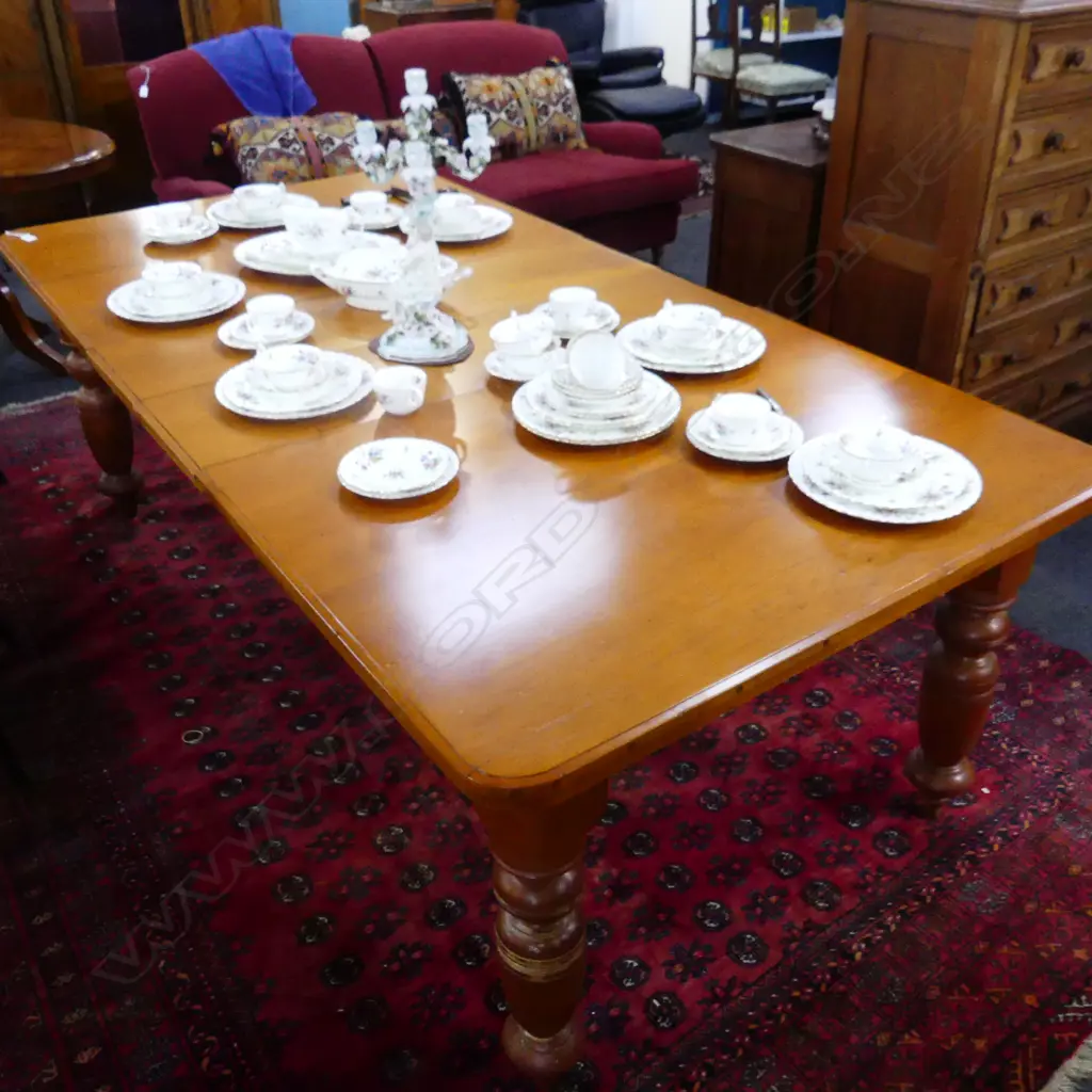 COLONIAL KAURI DINING TABLE w. 2 LEAVES & CRANK 2250x1160x760mm max Image 1++