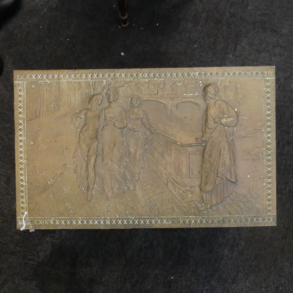 BRASS BOUND IMBOSSED WOODBOX Image 1++