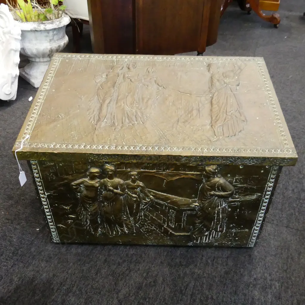 BRASS BOUND IMBOSSED WOODBOX Image 1++
