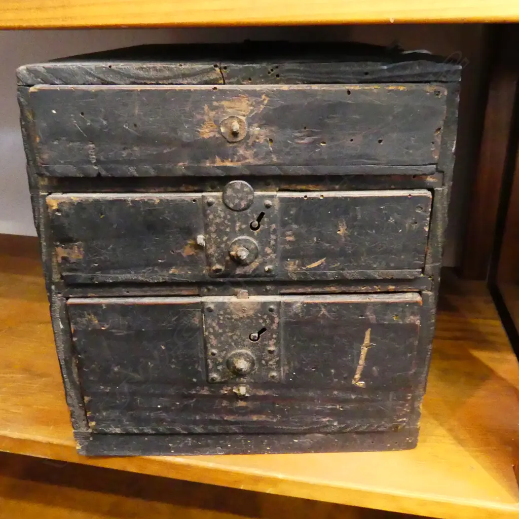 SMALL OLD JAPANESE CHEST AF Image 1++