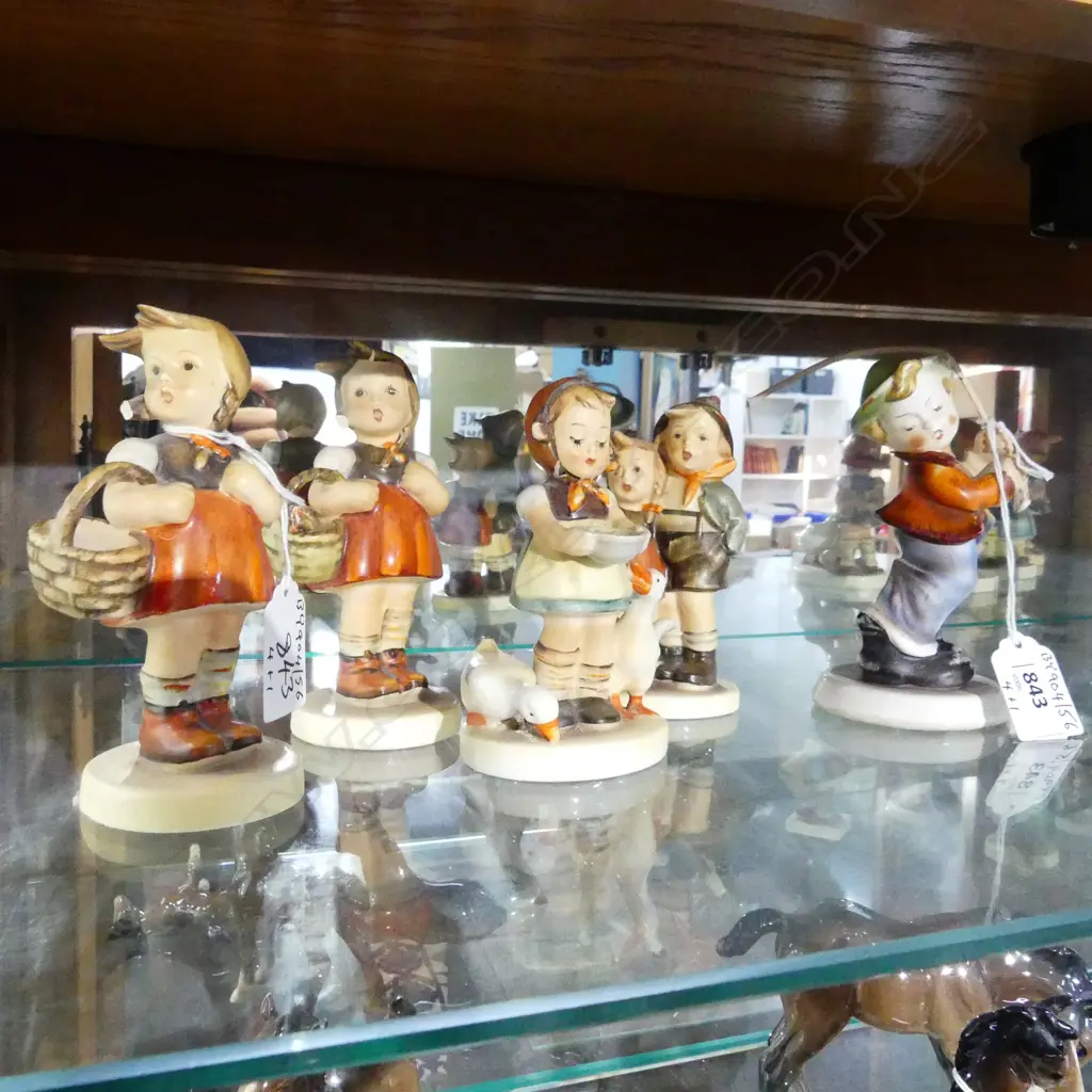 4 HUMMEL FIGURES & 1 OTHER H120MM Image 1++