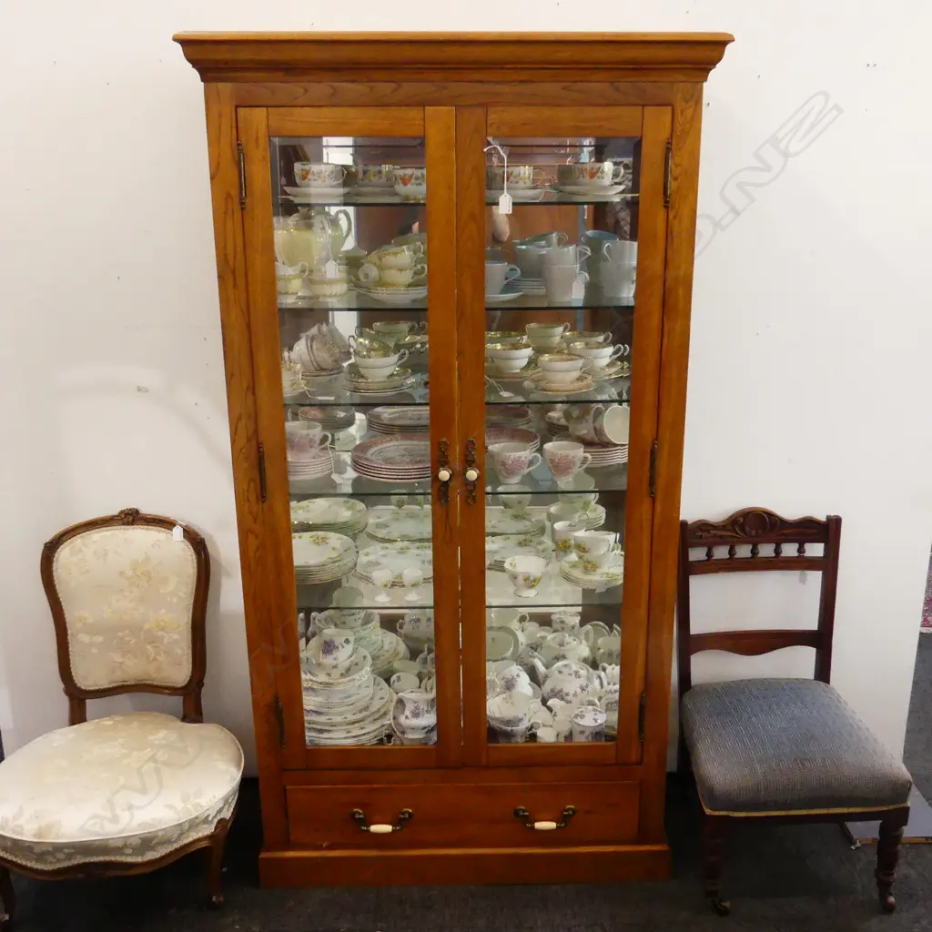 OAK GLAZED 2 DOOR DISPLAY CABINET H1180MM W920MM D350MM Image 1++