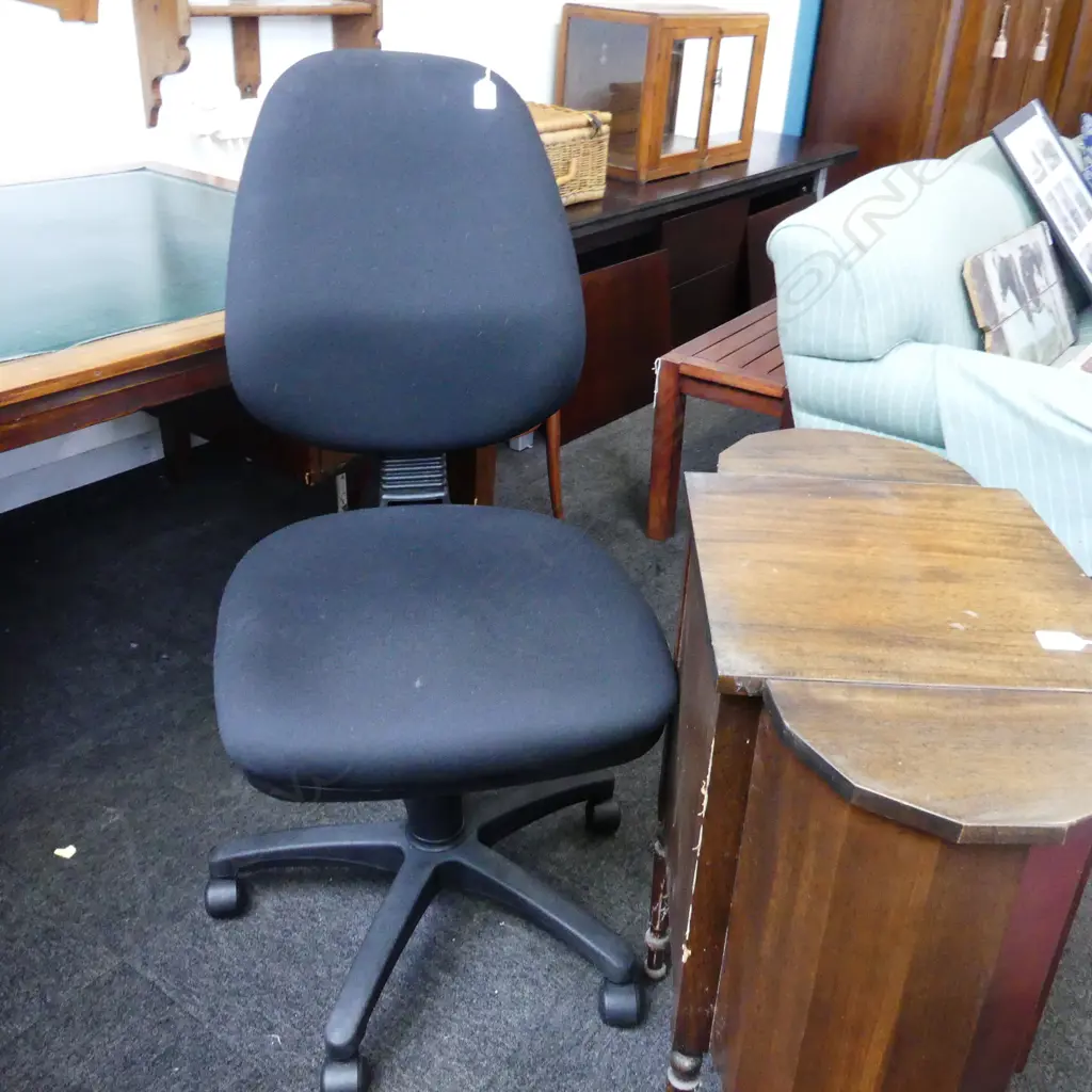 OFFICE CHAIR Image 1++