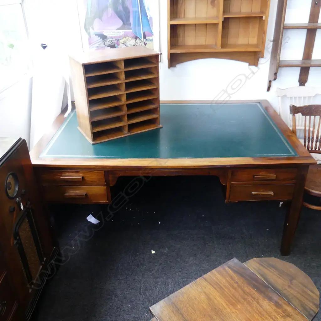 LG VINTAGE DESK w. GREEN LEATHERETTE TOP 1675x1070x755mm Image 1++