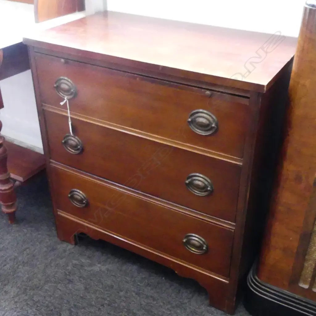 GEORGIAN STYLE BACHELORS CHEST w. BRUSH SLIDE 715x410x760mm  Image 1++