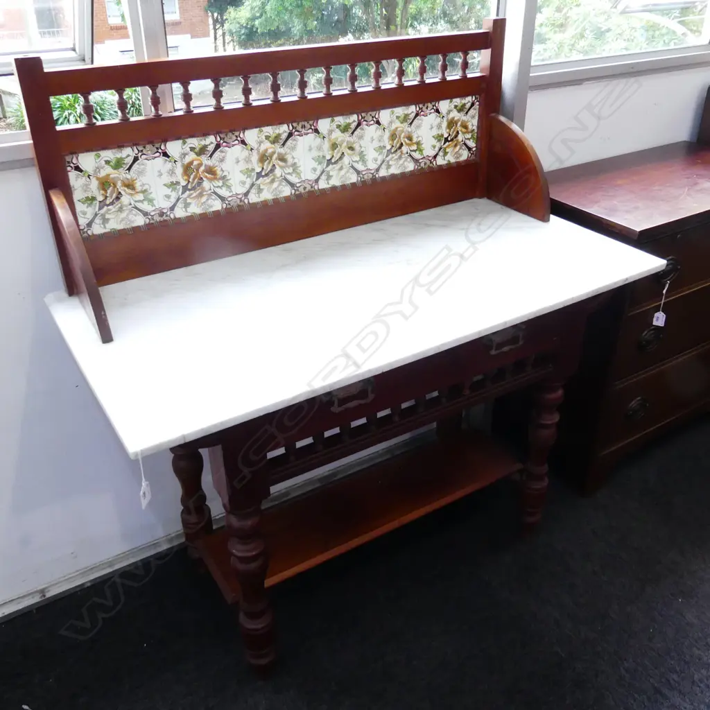 EARLY 20thC MOTTLED KAURI MARBLE TOPPED WASHSTAND 1060x510x1150mm Image 1++