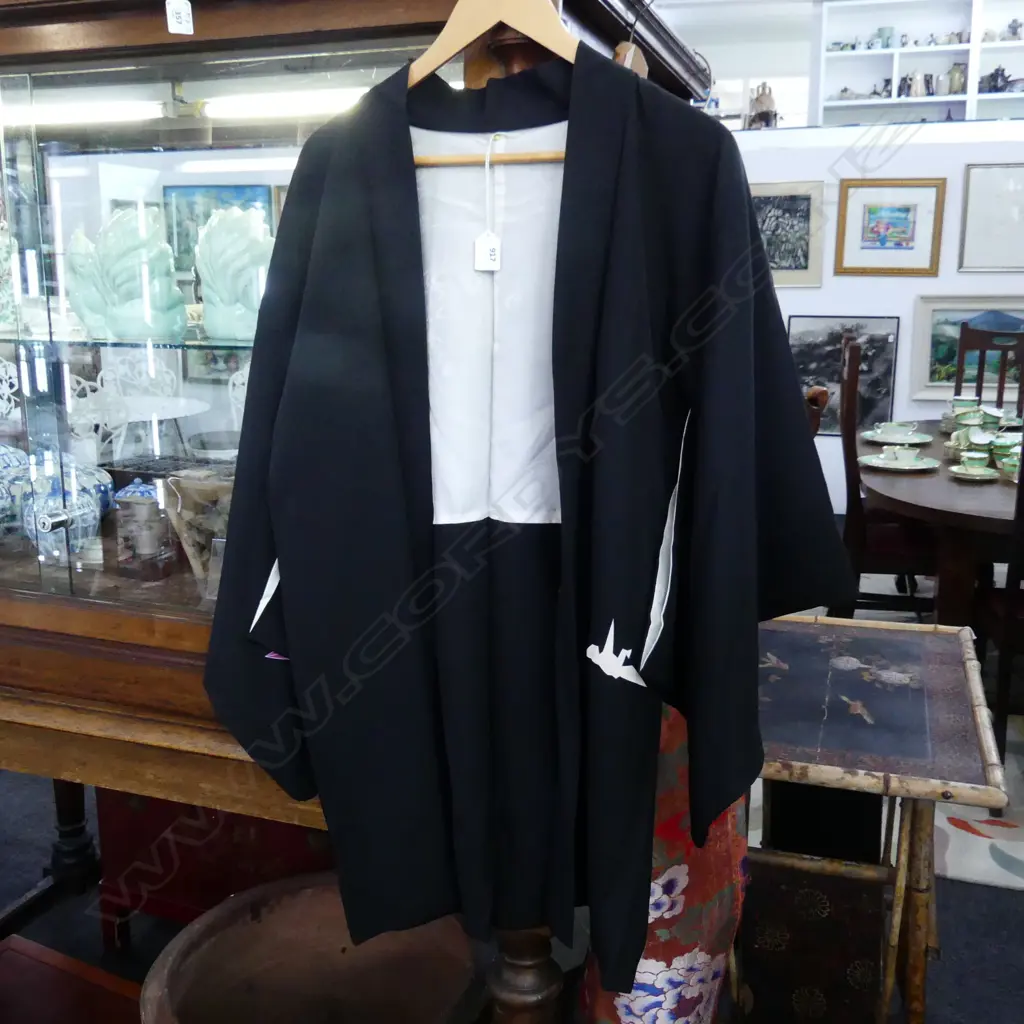 JAPANESE DECORATED SILK JACKET M SIZE Image 1++