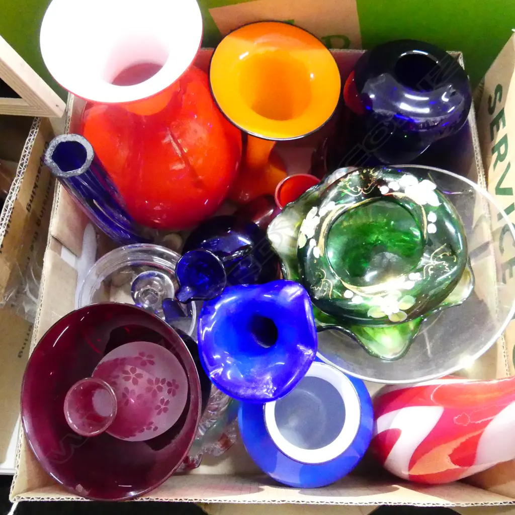 BOX ASST. ART GLASS VASES ETC Image 1++