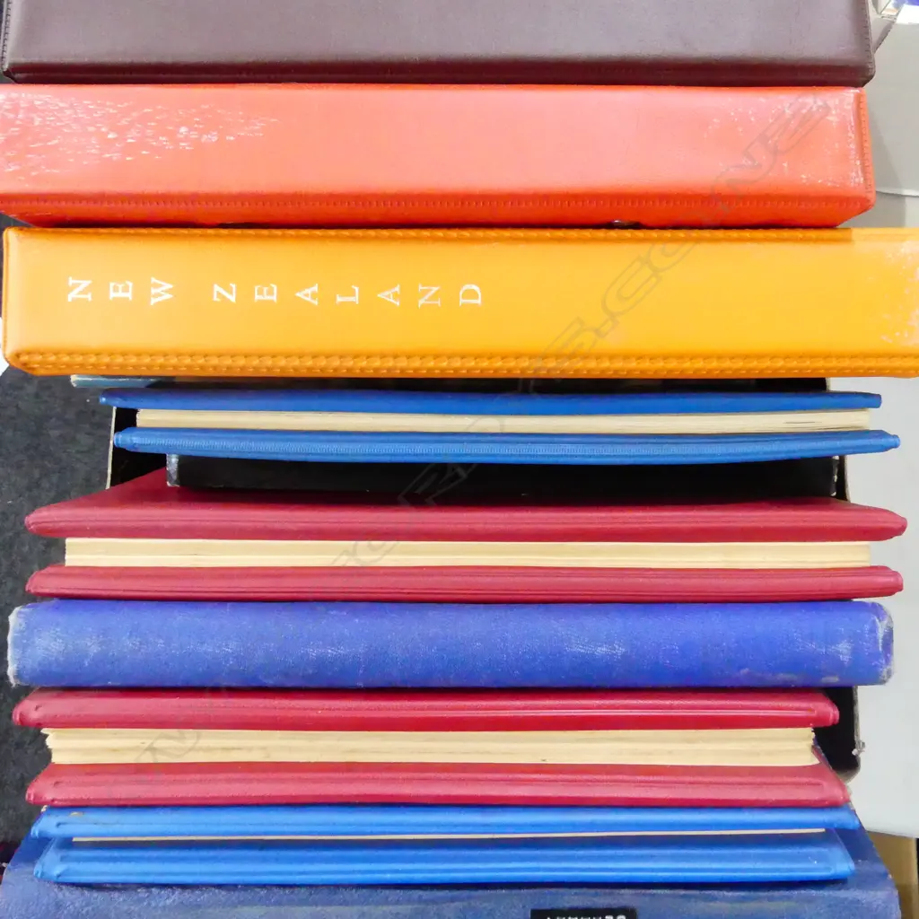 BOX ASST. VINTAGE NZ / WORLD STAMP ALBUMS Image 1++