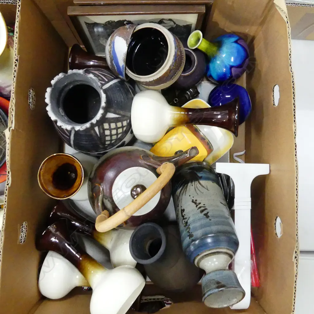 BOX LOT ASST. POTTERY Image 1++