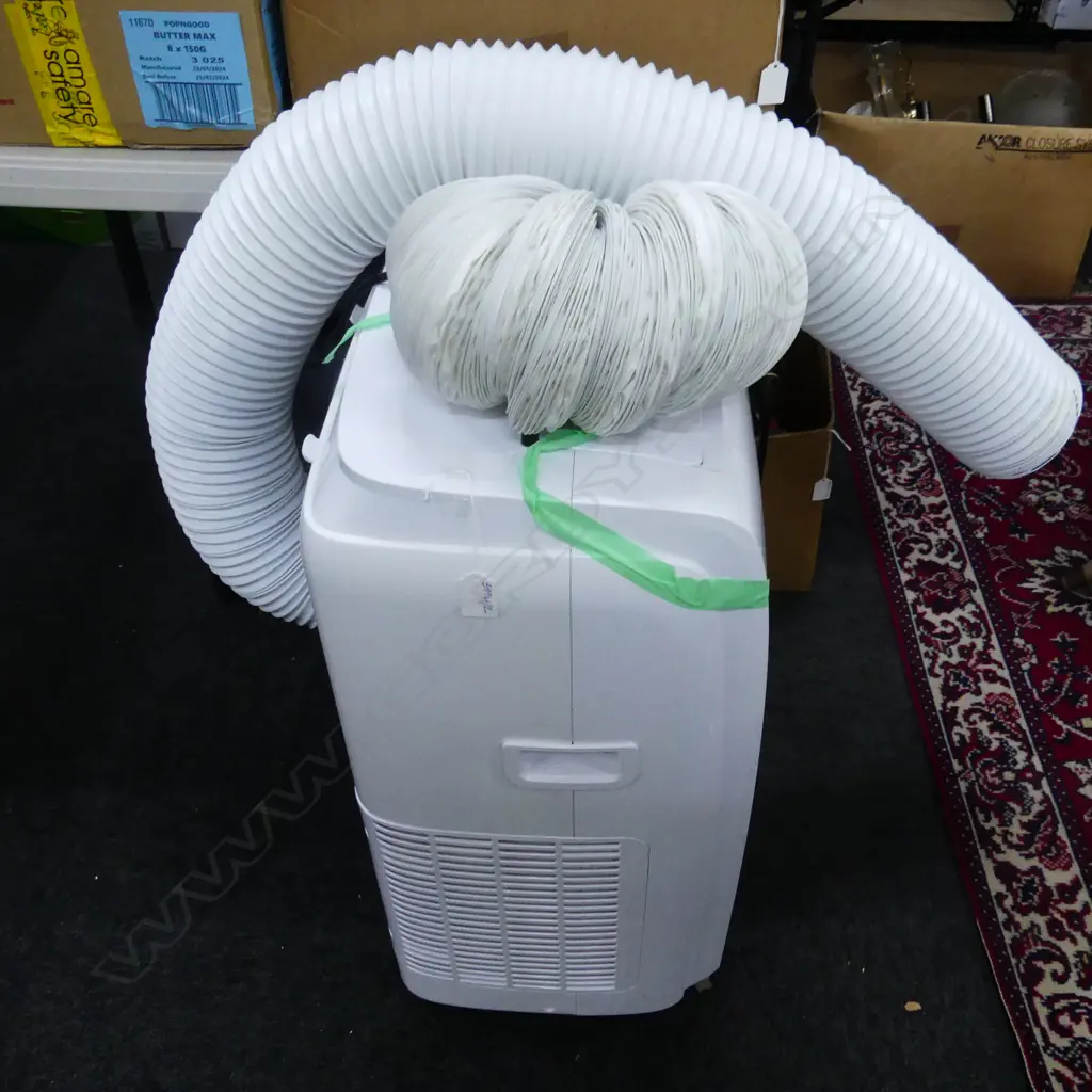 TCL PORTABLE AIR CONDITIONING UNIT AS NEW WORKING H 720 WITH REMOTE Image 1++