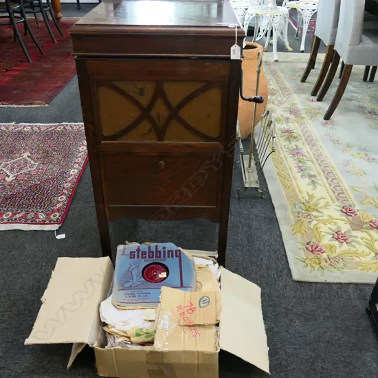 OAK GRAMOPHONE H.870mm + 78 RECORDS