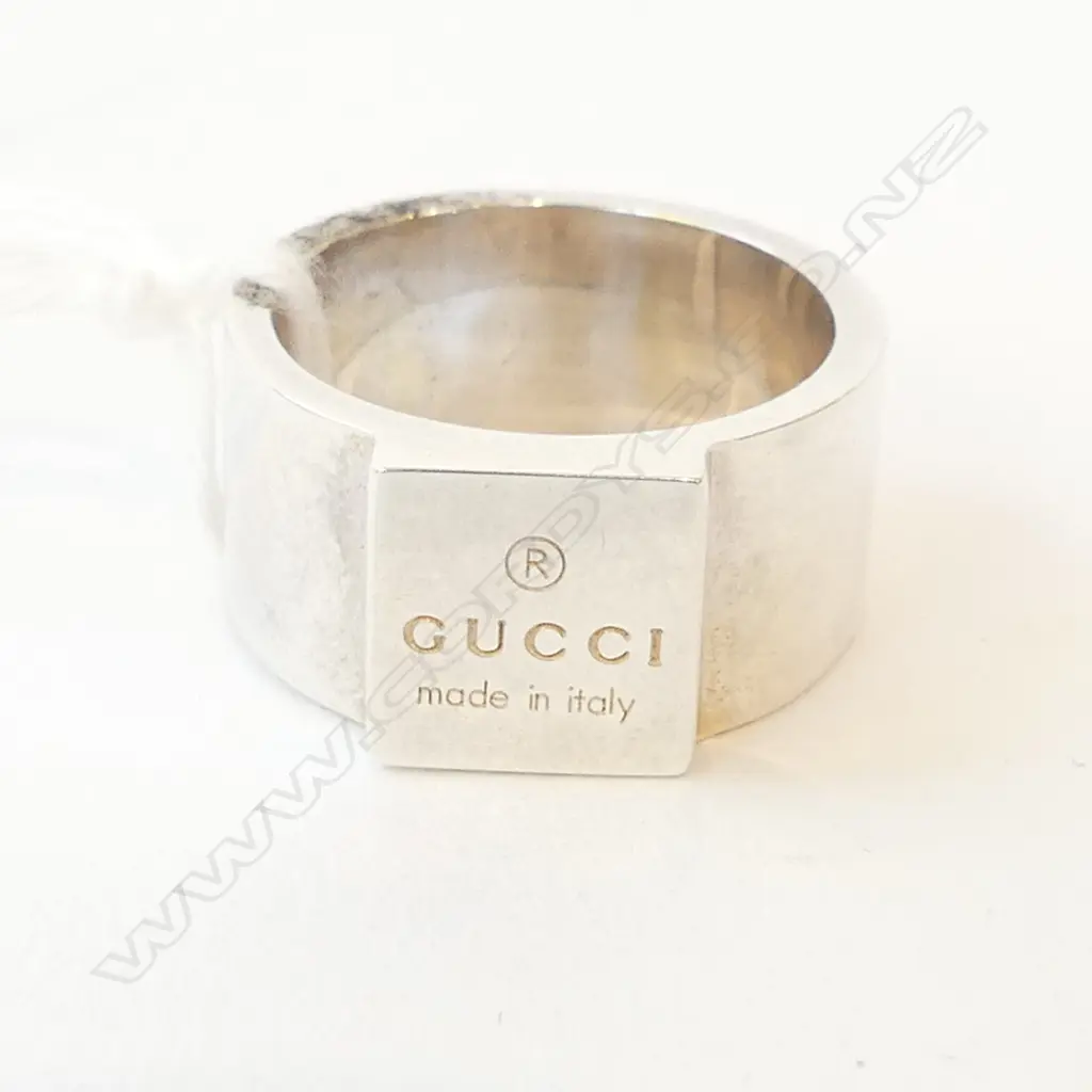 SILVER GUCCI 'SQUARE' RING, 12gm, stamped 925 Image 1++