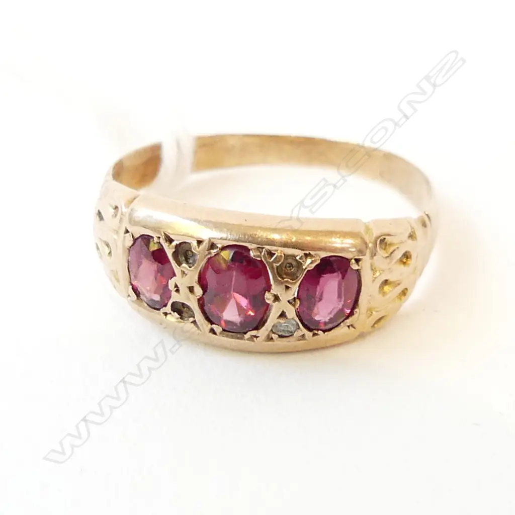 9ct ROSE GOLD 3x GARNET WITH DIAMONDS MISSING IN RING, 2.4gm Image 1++