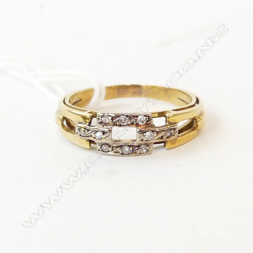18ct DIAMOND SET DRESS RING, 3.3gm Image 1++