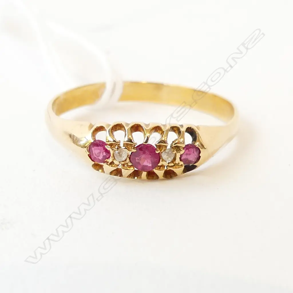 18ct ANTIQUE RUBY DOUBLETS & DIAMOND RING, 2.3gm Image 1++