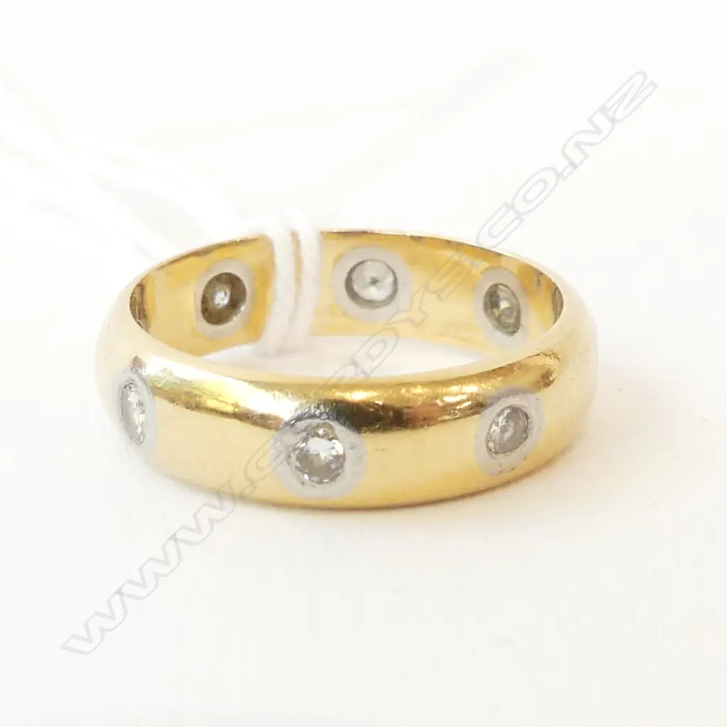 18ct PLATINUM & DIAMOND ETERNITY RING, 5.5gm Image 1++