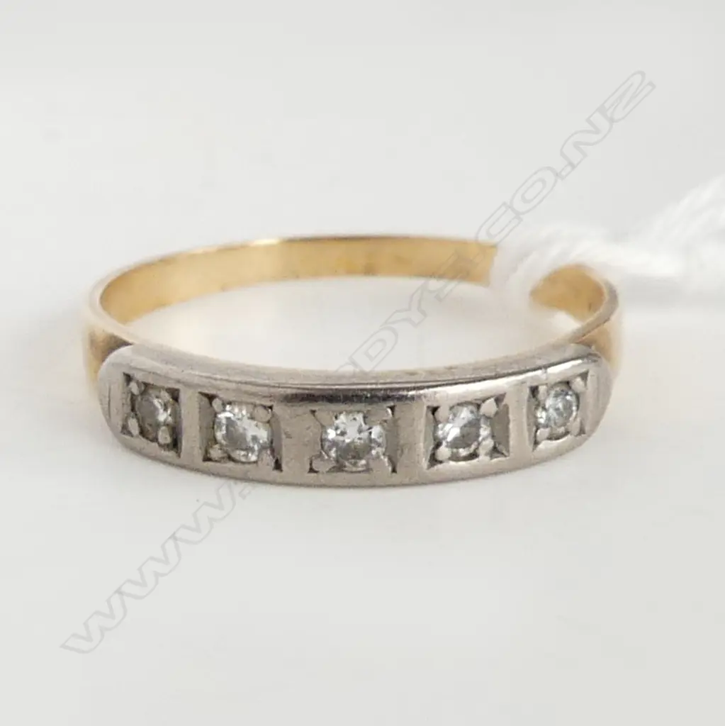 14ct (tested) GOLD & 5 STONE DIAMOND RING 2.1gms SIZE R Image 1++