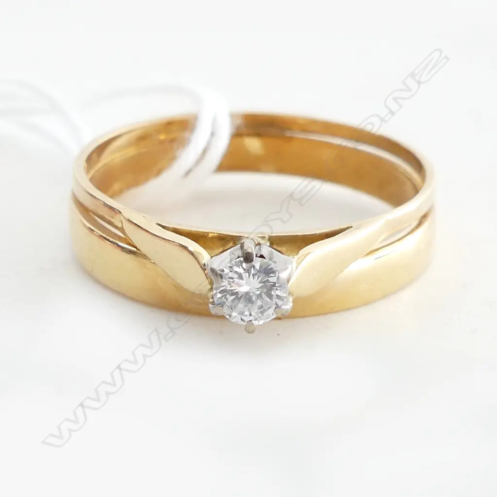18CT GOLD AND SOLITAIRE DIAMOND RING SET (replacement $3350) TDW 0.19ct Image 1++
