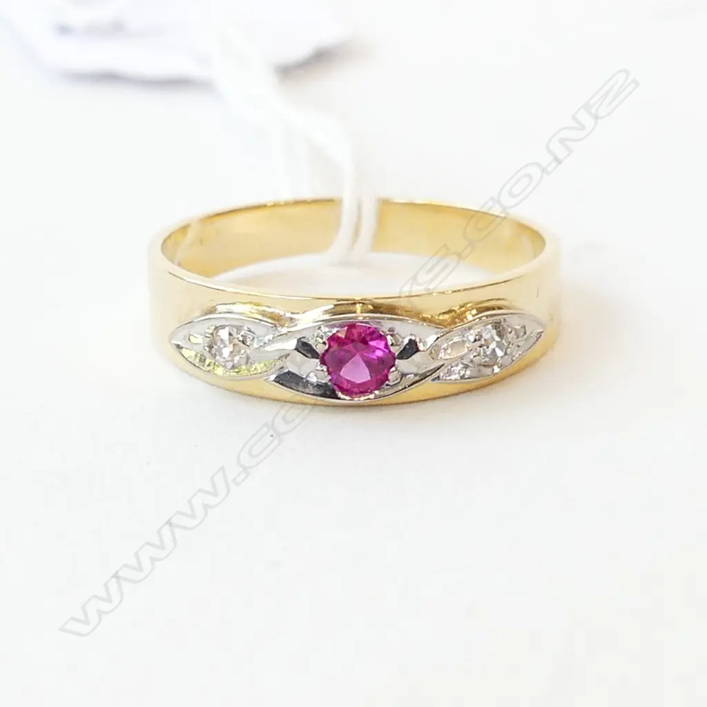 18ct DIAMOND & SYN. RUBY RING, 4.4gm Image 1++