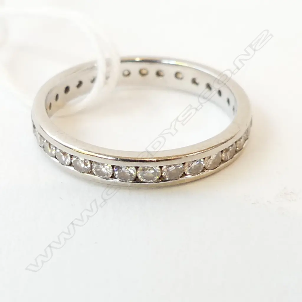 18ct ETERNITY RING w BAND OF 32 DIAMONDS, 2.4gm diamond 0.8ct, size M Image 1++