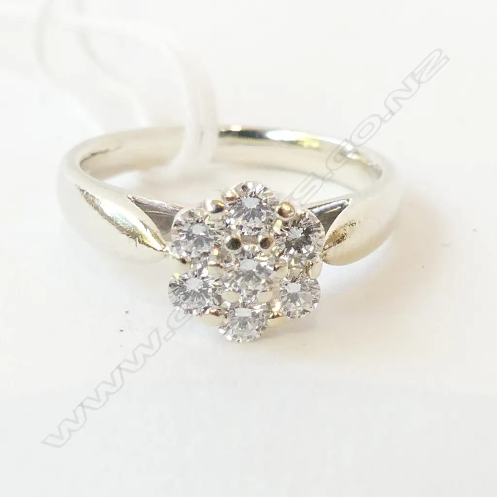 9ct SEVEN DIAMOND CLUSTER RING, 3.5gm  diamond 0.75ct, size L Image 1++