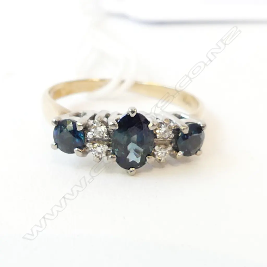 9ct GOLD SAPPHIRE & DIAMOND RING, 2.1gm Image 1++