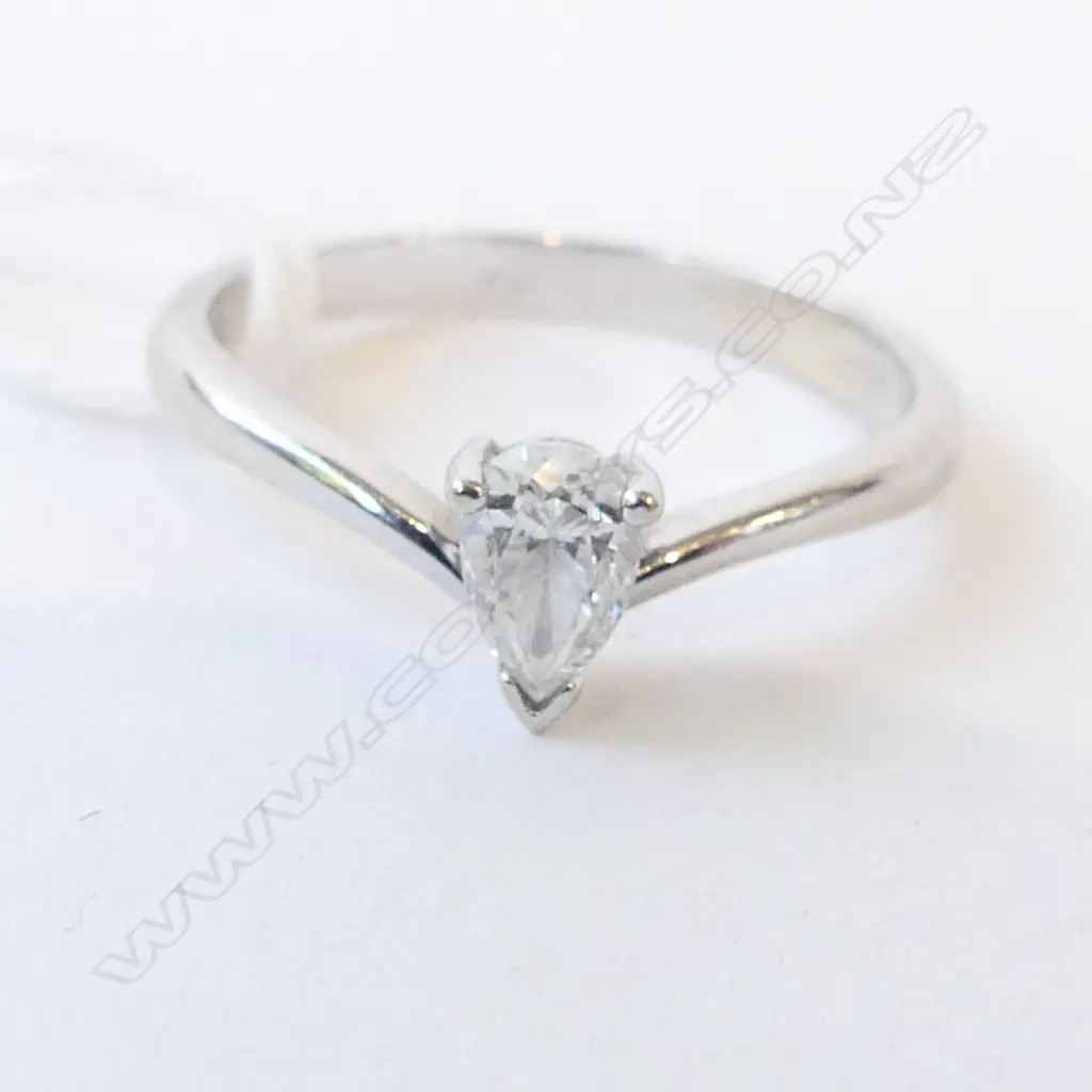 18ct GOLD & PEAR DIAMOND RING, 1.8gm diamond 0.30ct, size J Image 1++