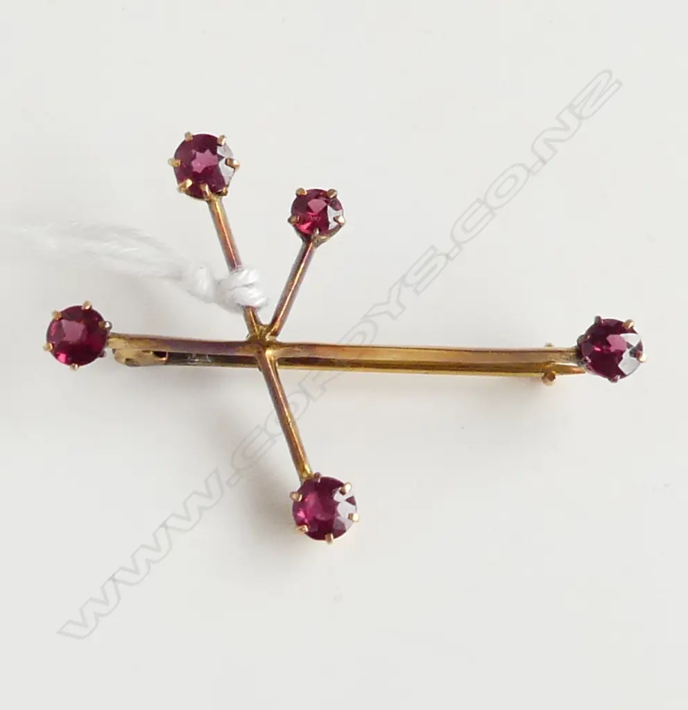 9ct YELLOW GOLD SOUTHERN CROSS BROOCH set with tourmalines ? 2.37gms Image 1++