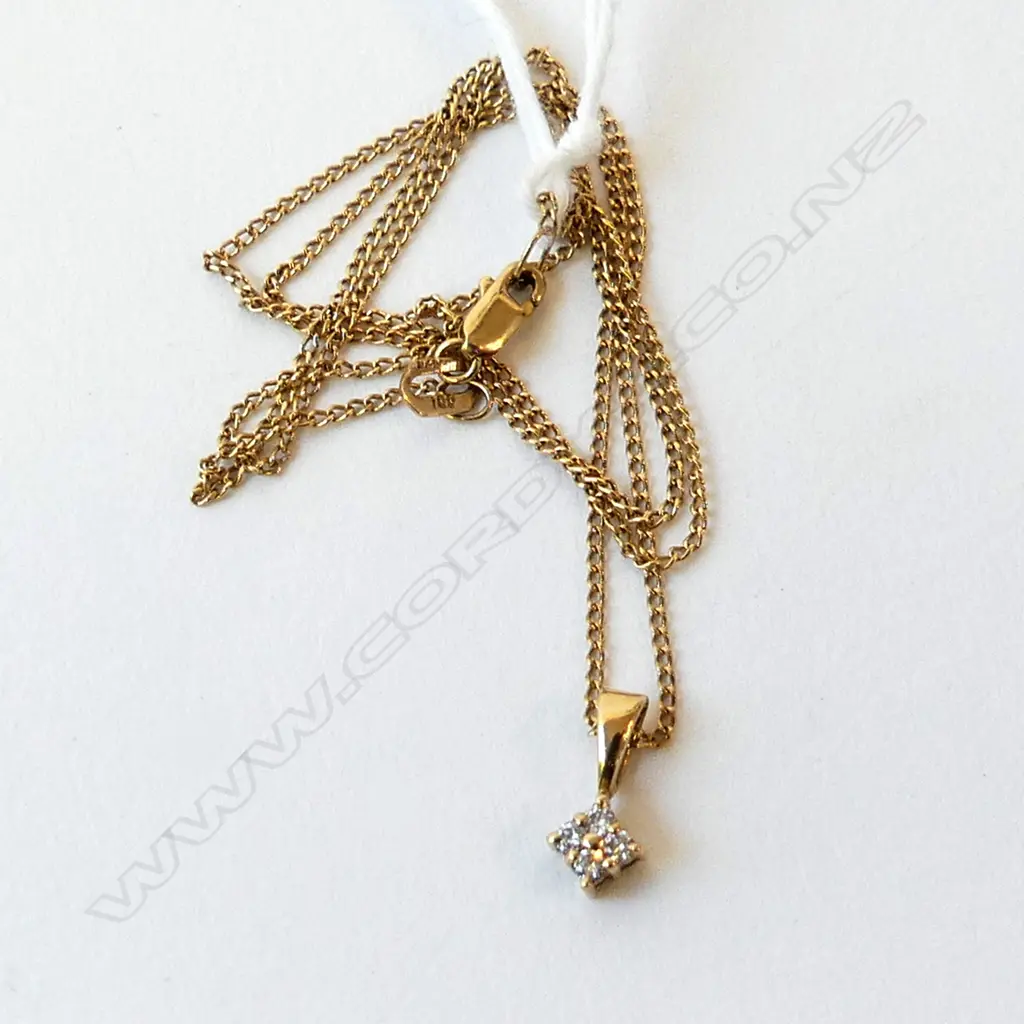 9ct DIAMOND PENDANT ON CHAIN, 1.8gm Image 1++