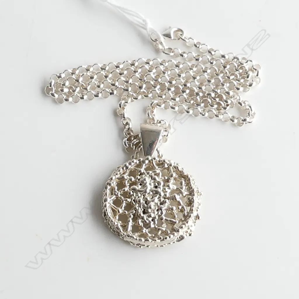 DESIGNER SILVER CHAIN AND PENDANT Image 1++