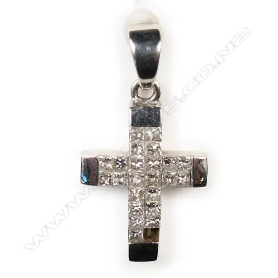18ct W/GOLD 24 DIAMOND CROSS PENDANT, ONE DIAMOND ABSENT, 130 x 250mm (INCL. BALE)