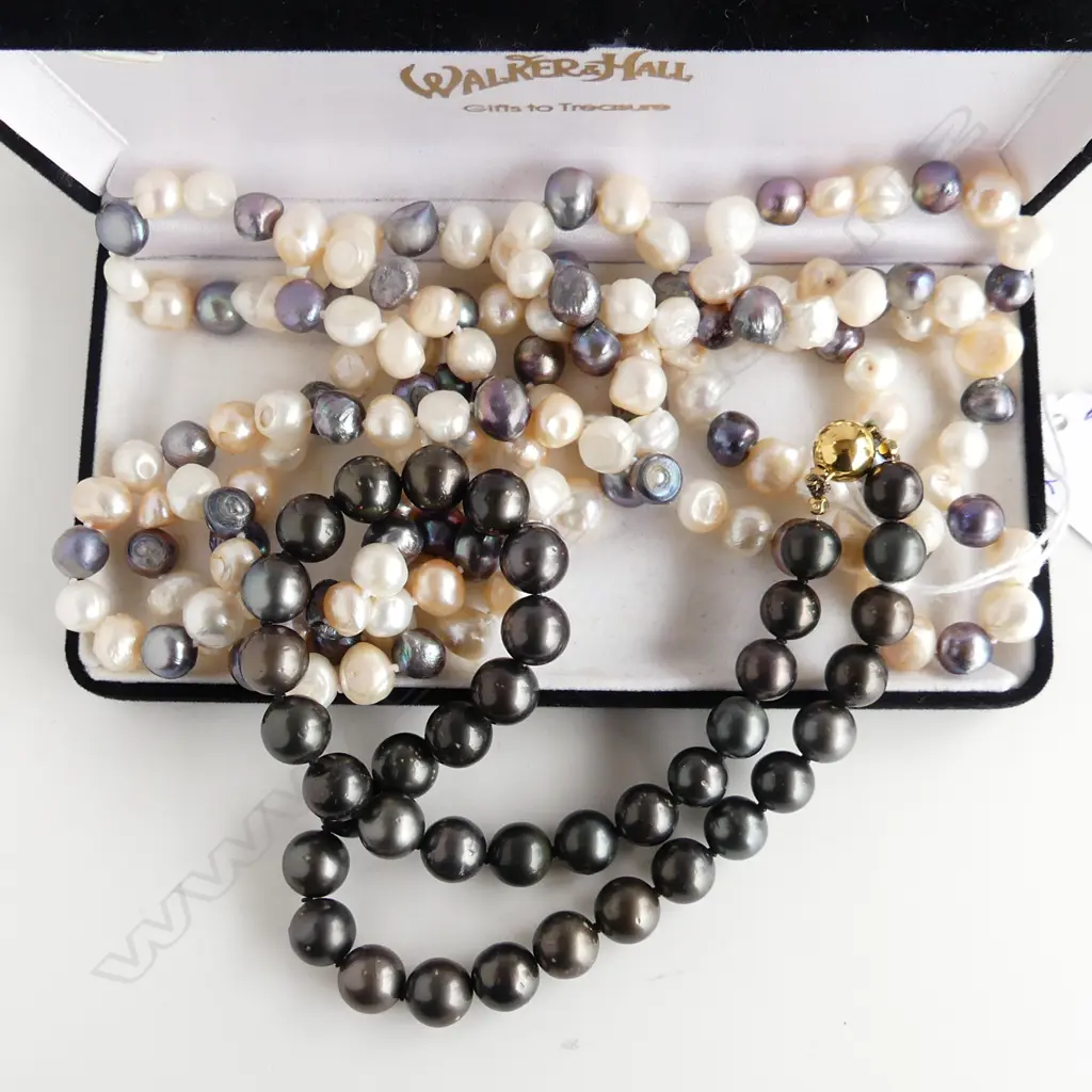 2 PEARL NECKLACES; BLACK w. 9CT CLASP L.450mm, MULTI L.1440mm Image 1++