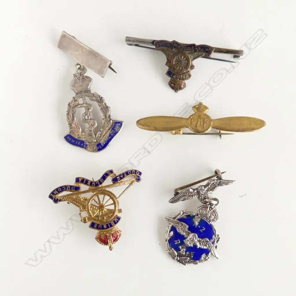 5 ASST. WWII SWEETHEART BADGES; 2 NZ, 3 UK Image 1++