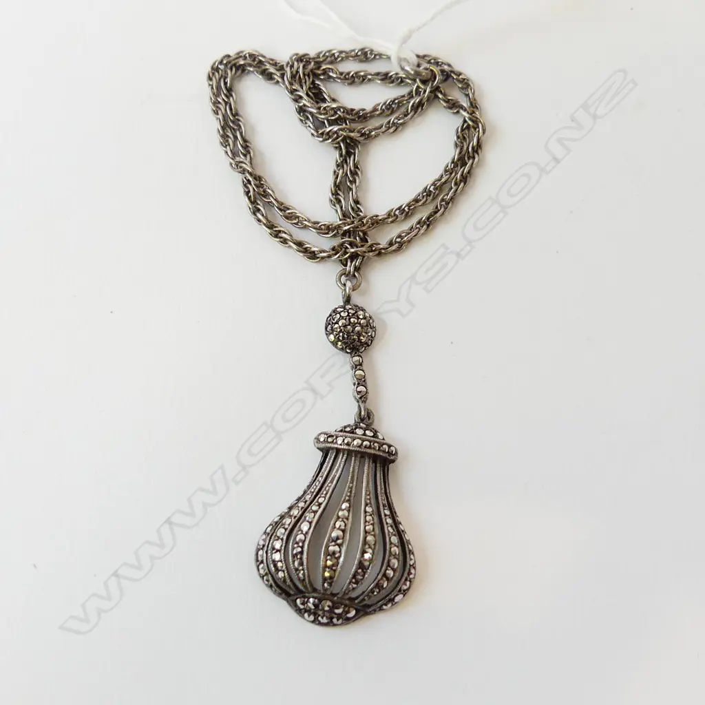 VINTAGE MARCASITE PENDANT ON CHAIN Image 1++