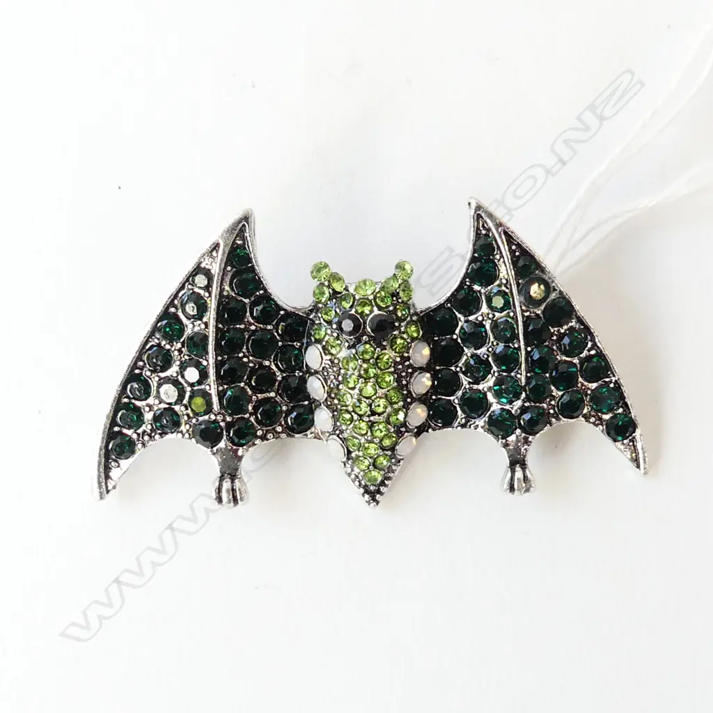 DRAMATIC 'BAT' BROOCH, GREEN & BLACK DIAMANTE Image 1++