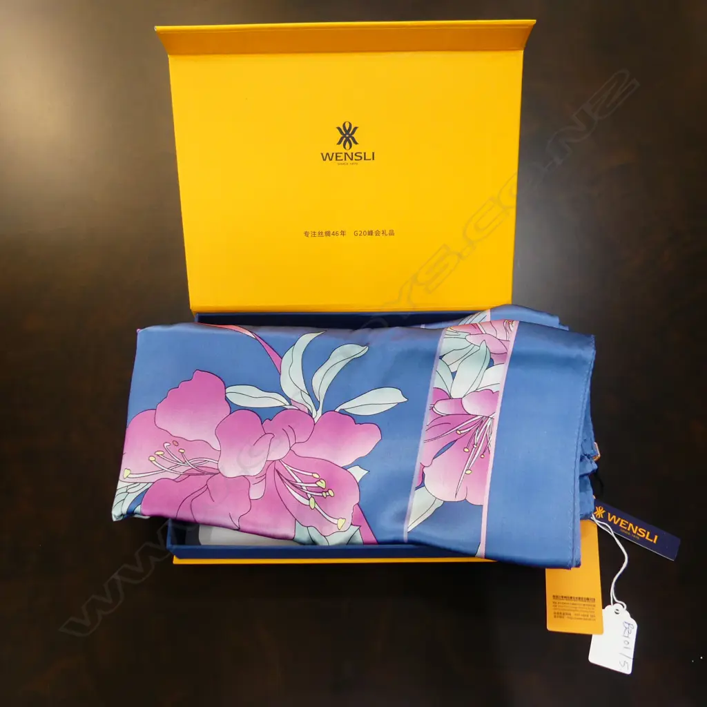 WENSLI CHINESE SILK SCARF, NEW IN BOX Image 1++