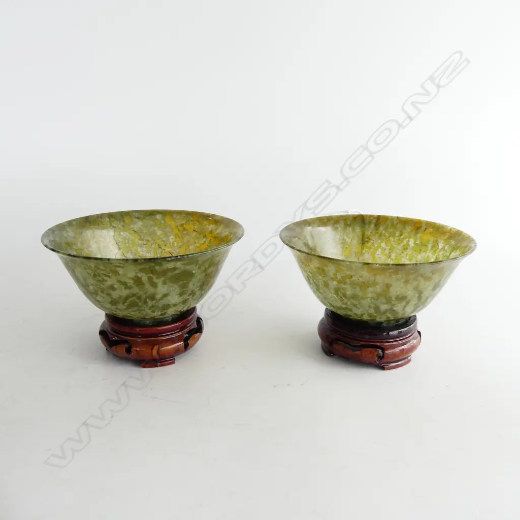 PR CHINESE SPINACH JADE BOWLS 100mm dia ON STANDS Image 1++