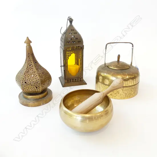 4 PCES BRASS; 2 MOROCCAN BRASS CANDLEHOLDERS, LIDDED CONTAINER & SINGING BOWL 125mm dia