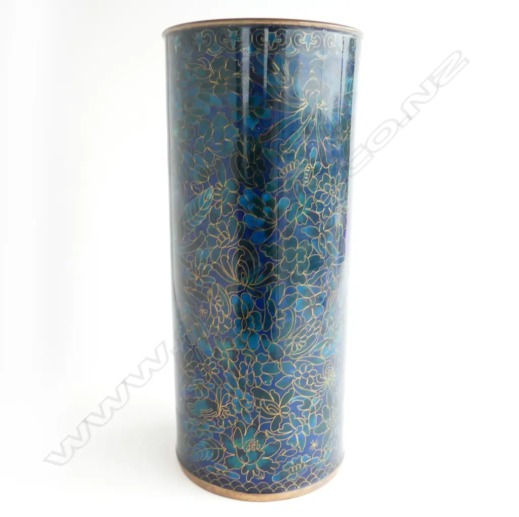(P 24) Cloisonne vase. H 300mm.Impressed mark at the base Image 1++