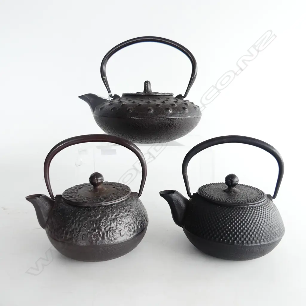 3 JAPANESE CAST IRON TEAPOTS 155mm dia Image 1++