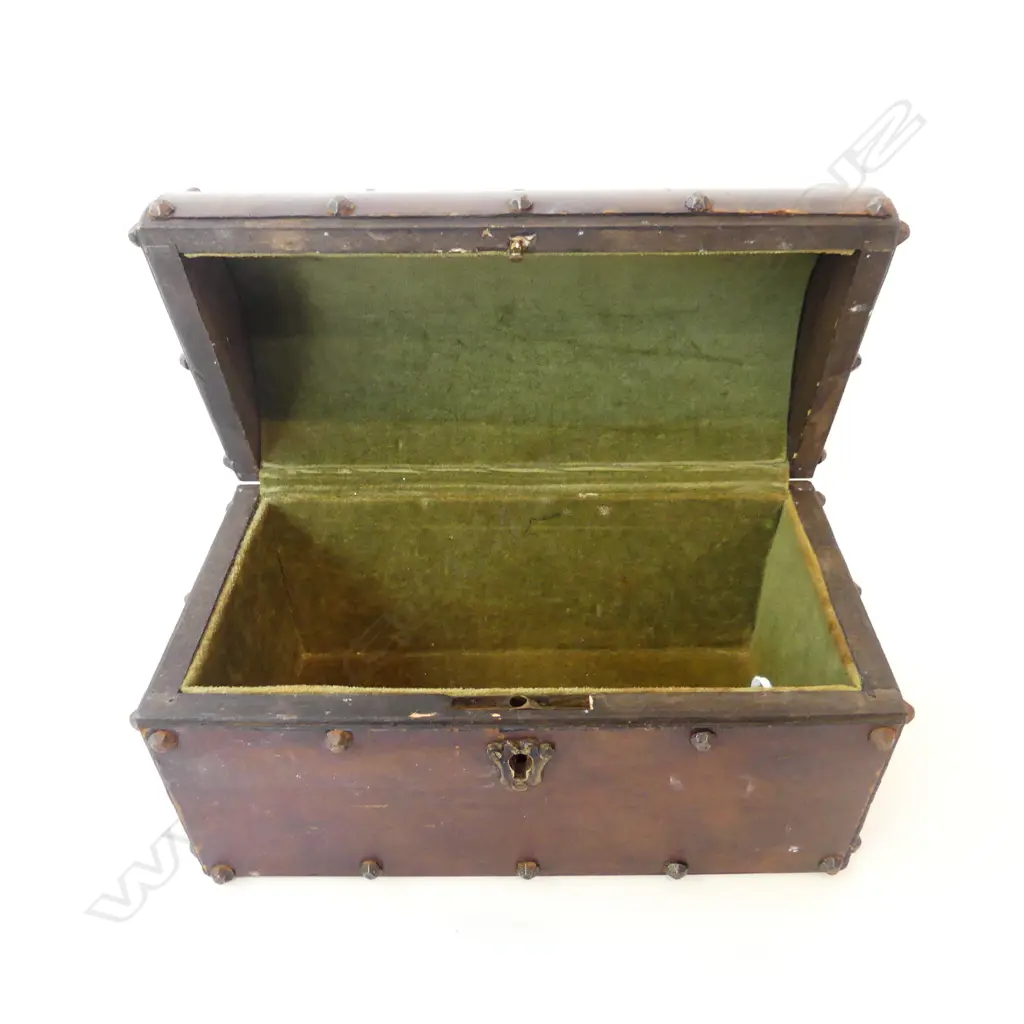 ITALIAN LEATHER TOOLED BOX WITH WOODEN INTERIOR AND BRASS COAT OF ARMS L.23CM Image 1++