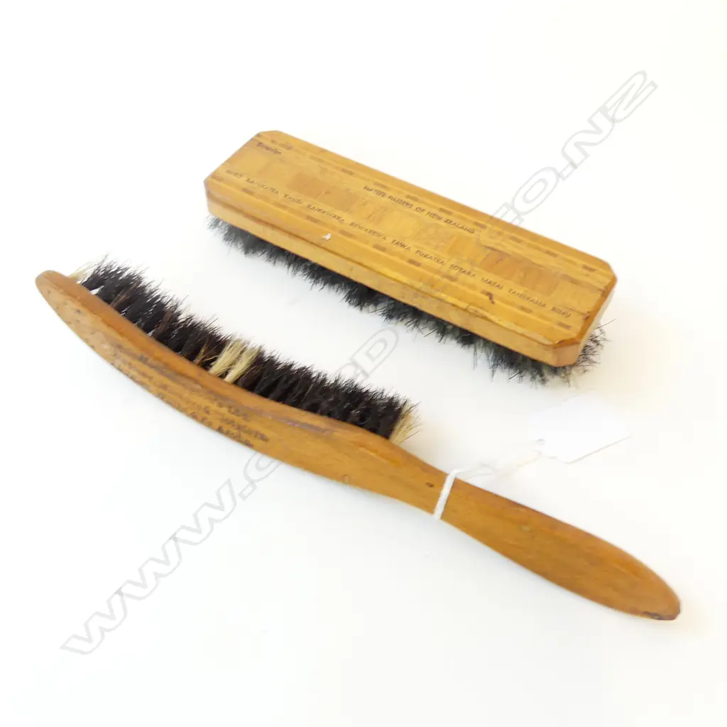 WAIHI & TE AROHA HATTERS ADVERTISING HAT BRUSH & NZ NATIVE TIMBERS CLOTHES BRUSH L.245MM L.165MM Image 1++