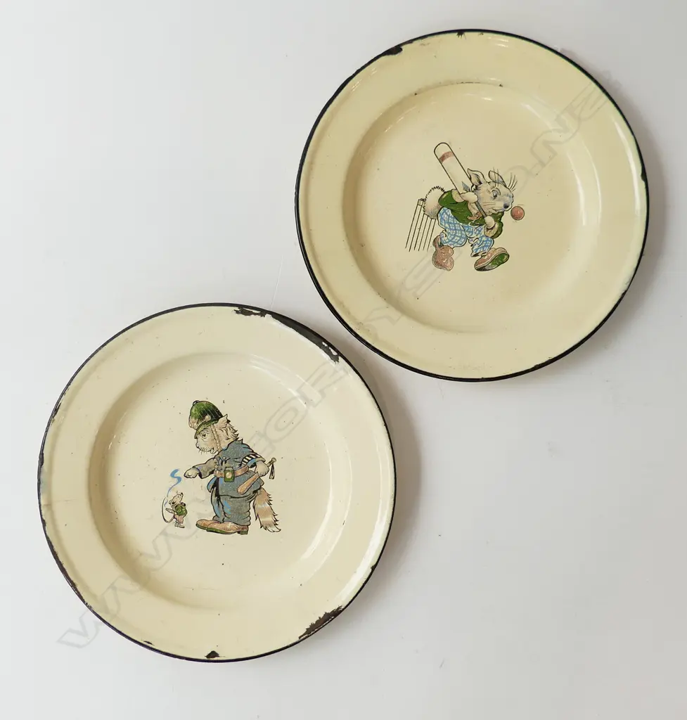 PAIR OF ANTIQUE CHILDREN’S ENAMEL PLATES – CRICKET & POLICEMAN D.20CM Image 1++