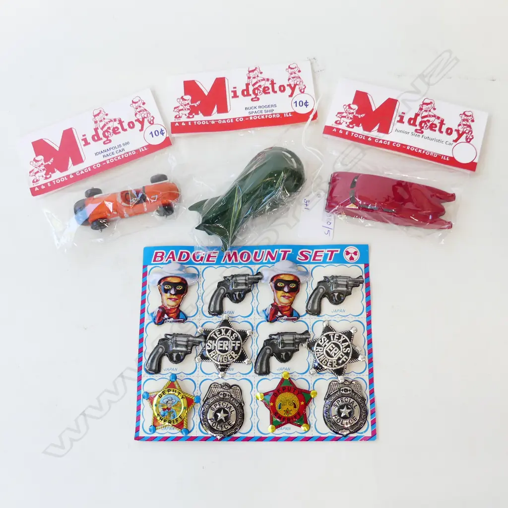 3 VINTAGE MIDGE TOYS + 12 BADGES Image 1++