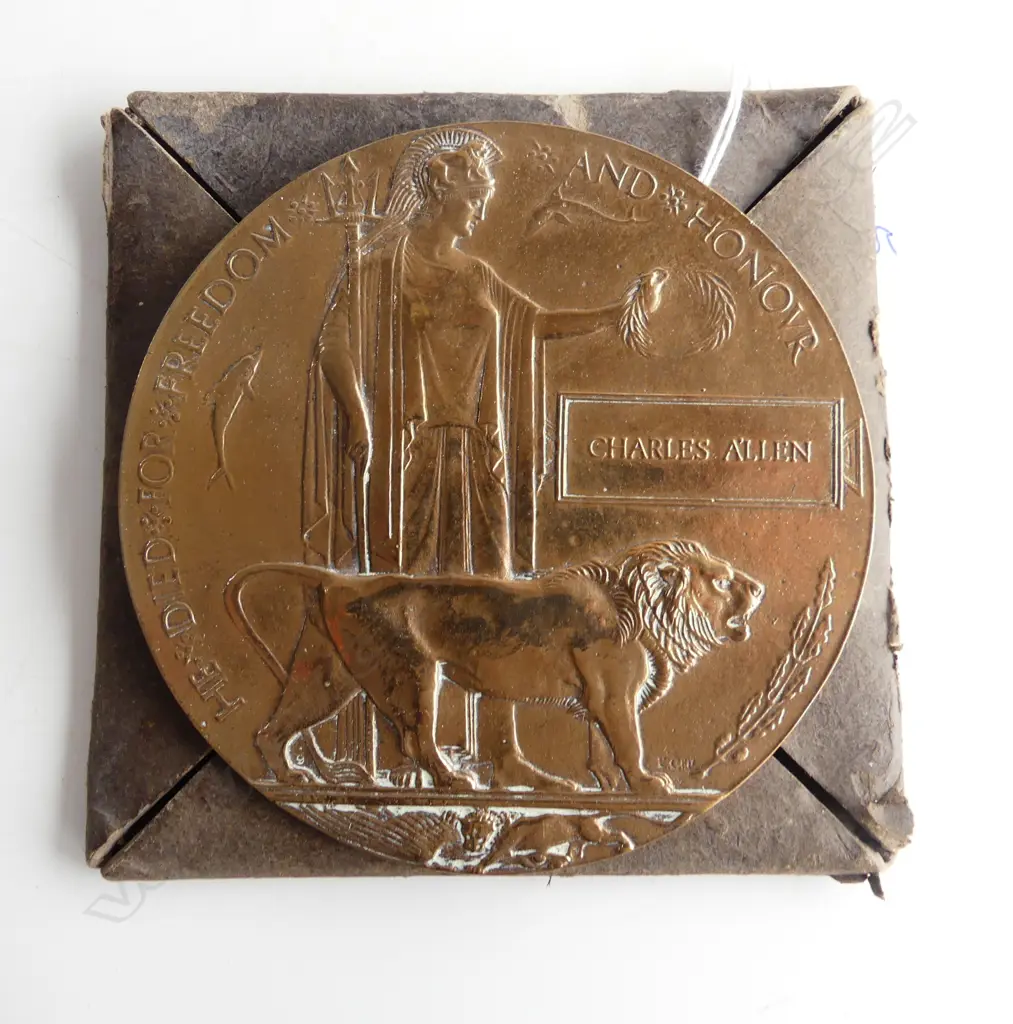 WWI BRONZE MEMORIAL PENNY/PLAQUE TO CHARLES ALLEN Dia.122mm in original envelope card holder Image 1++